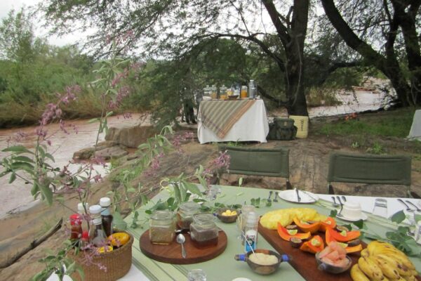 tsavo safari camp kitaani